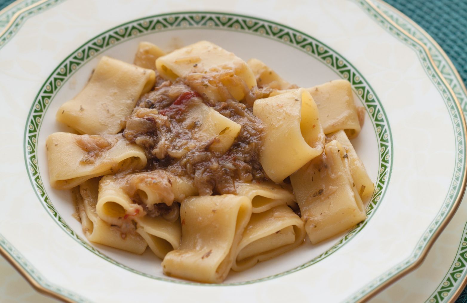 Paccheri alla genovese, il ragù bianco di Napoli